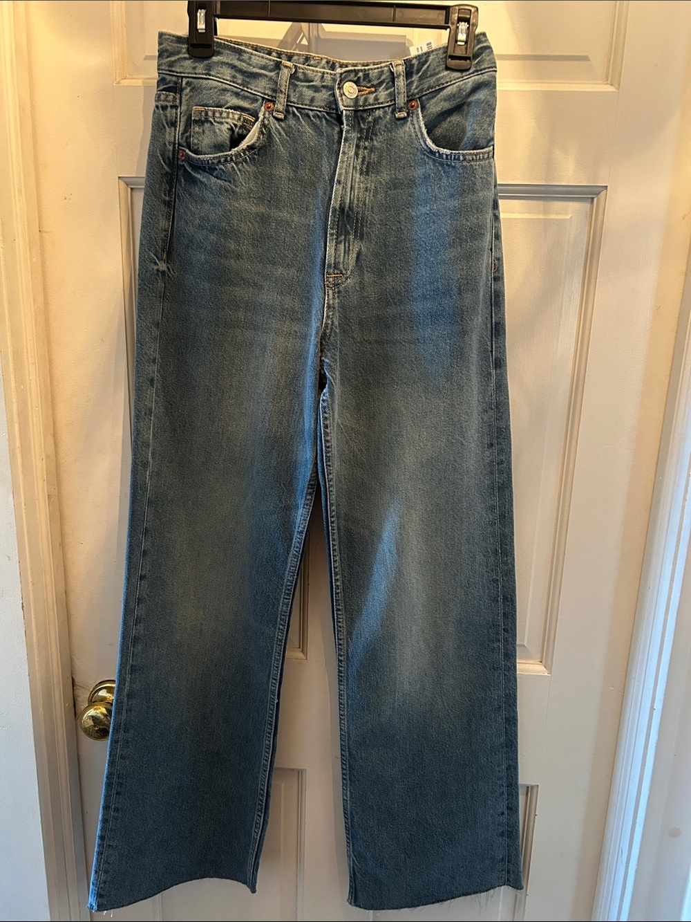 Zara Women's Straight-Leg Jeans in Light Blue Wash